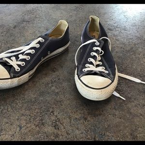 Converse tennis shoes